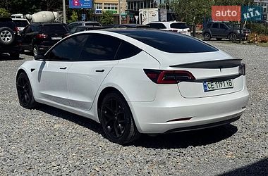 Седан Tesla Model 3 2023 в Чернівцях