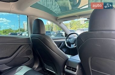 Седан Tesla Model 3 2023 в Чернівцях