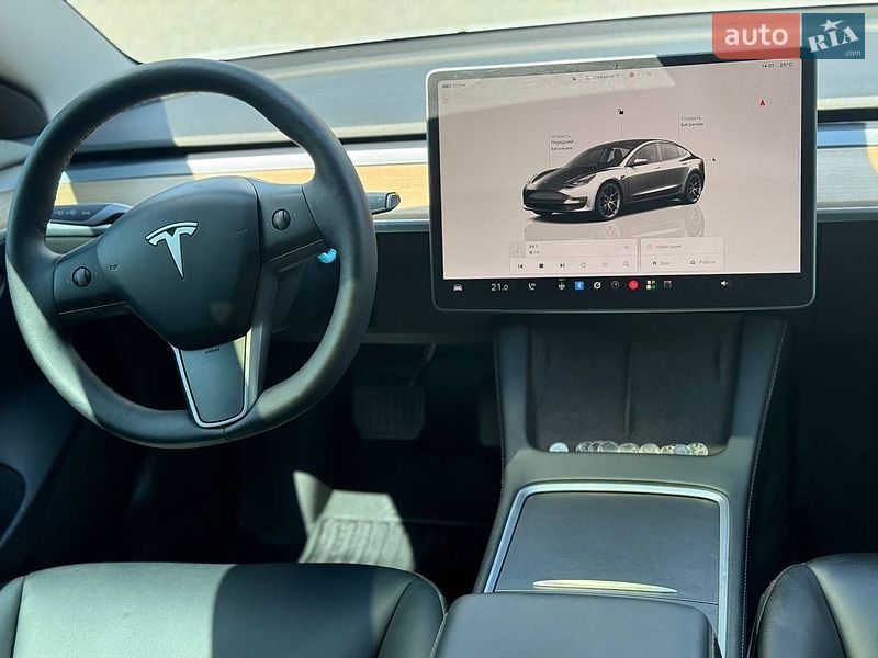 Седан Tesla Model 3 2023 в Чернівцях