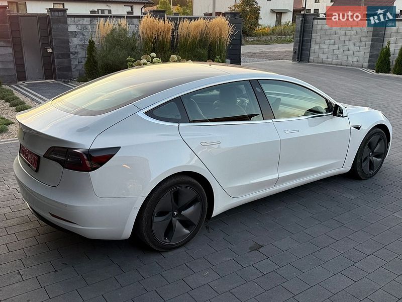 Седан Tesla Model 3 2018 в Дубно