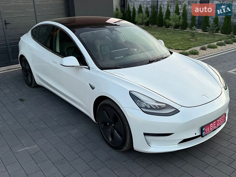 Седан Tesla Model 3 2018 в Дубно