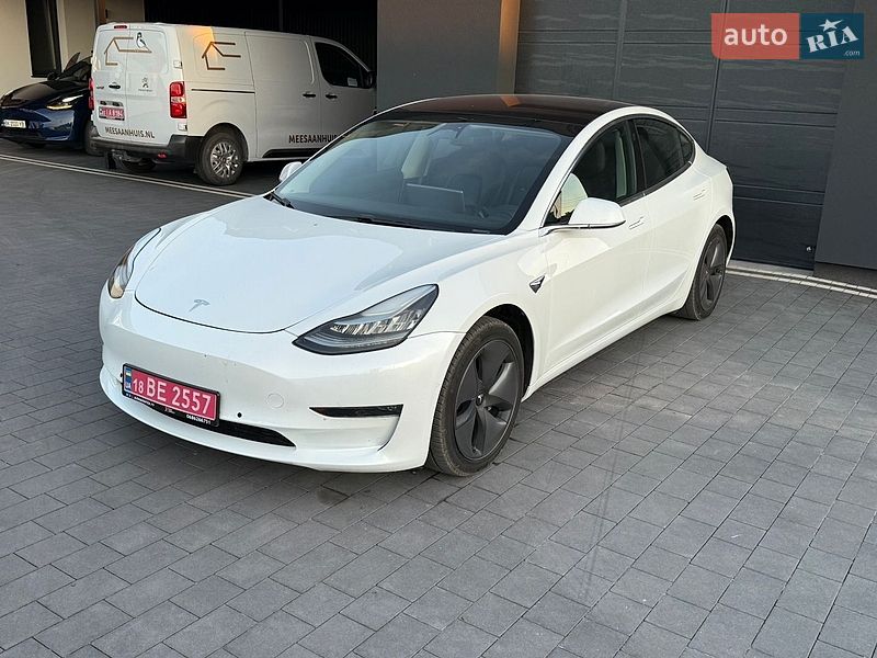 Седан Tesla Model 3 2018 в Дубно
