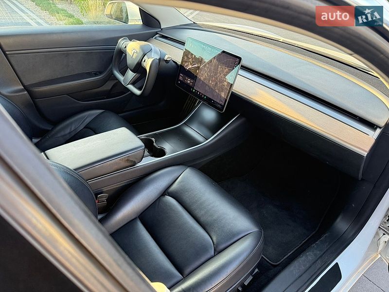 Седан Tesla Model 3 2018 в Дубно