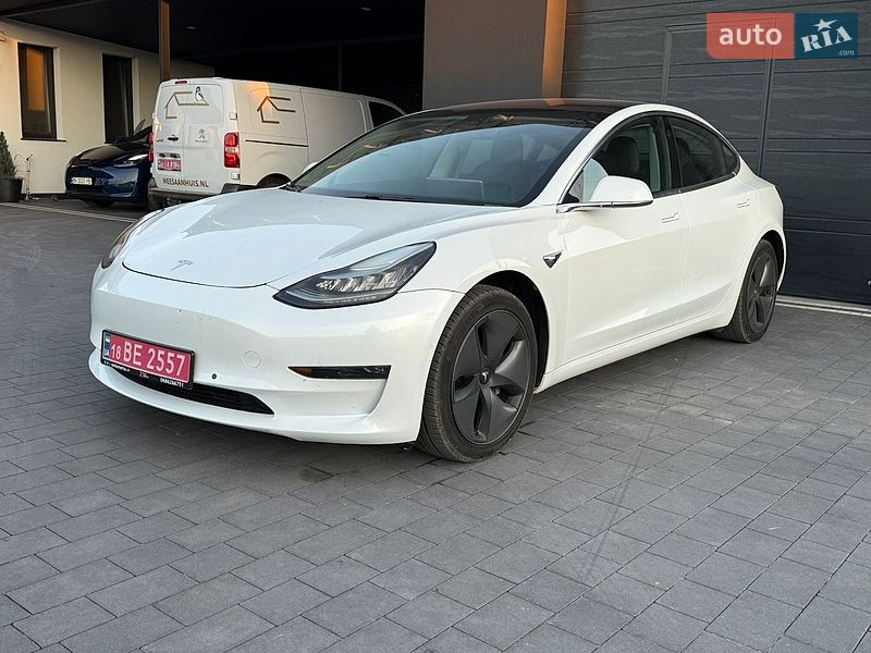 Седан Tesla Model 3 2018 в Дубно