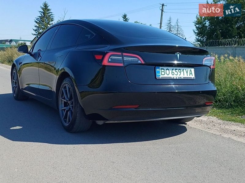 Седан Tesla Model 3 2021 в Тернополе