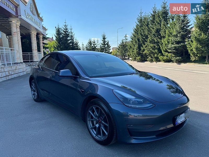 Седан Tesla Model 3 2023 в Тернополі