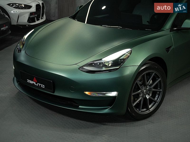 Седан Tesla Model 3 2023 в Одессе