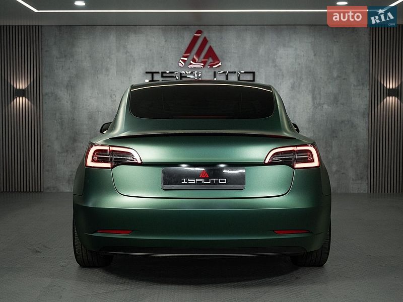 Седан Tesla Model 3 2023 в Одессе
