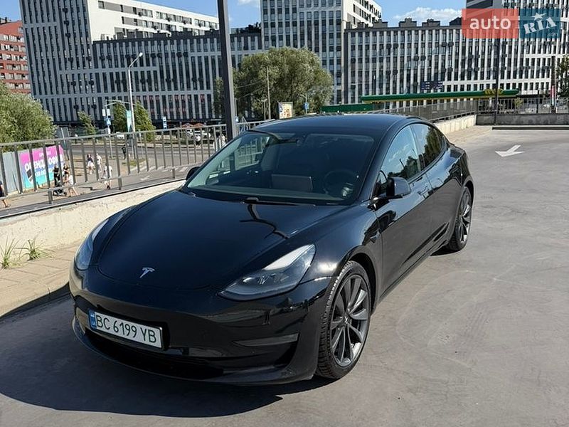 Седан Tesla Model 3 2021 в Львове