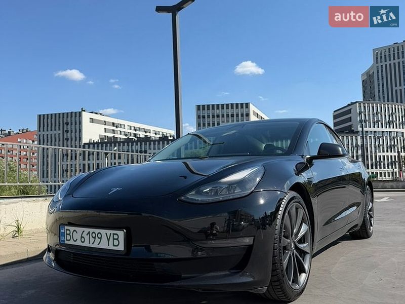 Седан Tesla Model 3 2021 в Львове