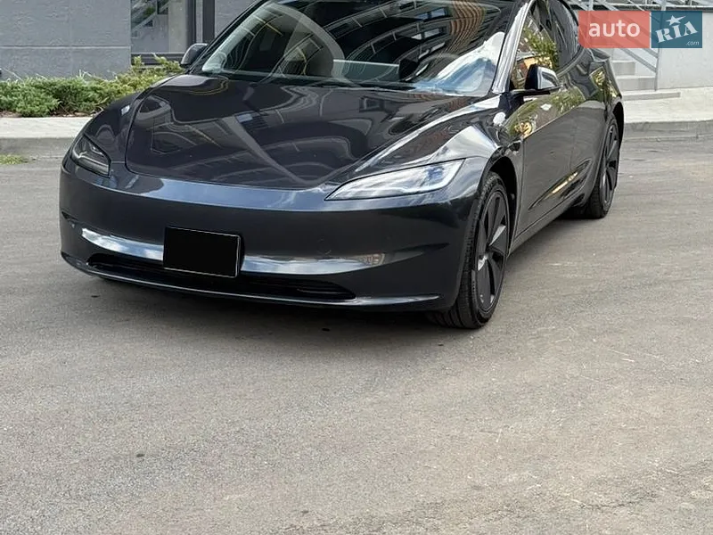 Tesla Model 3 2024