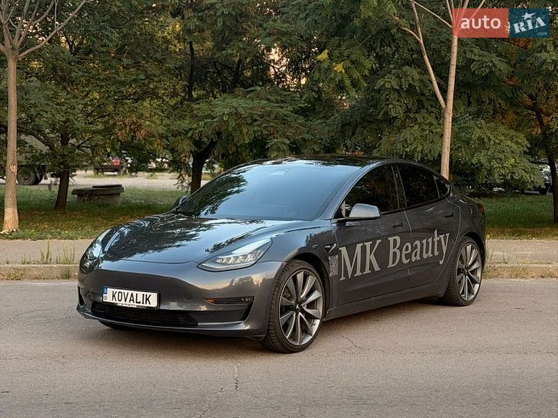 Седан Tesla Model 3 2018 в Запоріжжі фото Седан Tesla Model 3 2018 в Запоріжжі