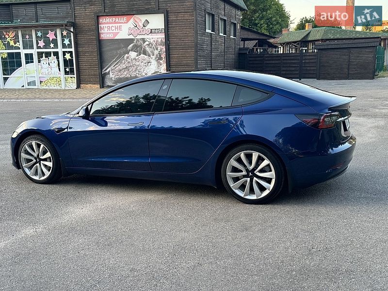 Седан Tesla Model 3 2022 в Кропивницькому
