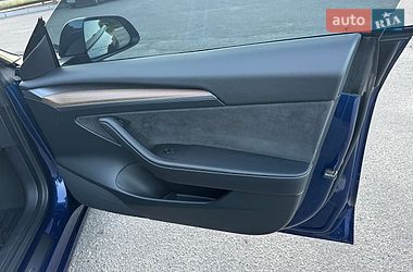 Седан Tesla Model 3 2022 в Кропивницькому
