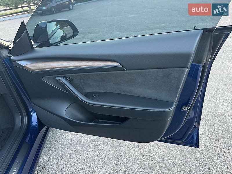Седан Tesla Model 3 2022 в Кропивницькому
