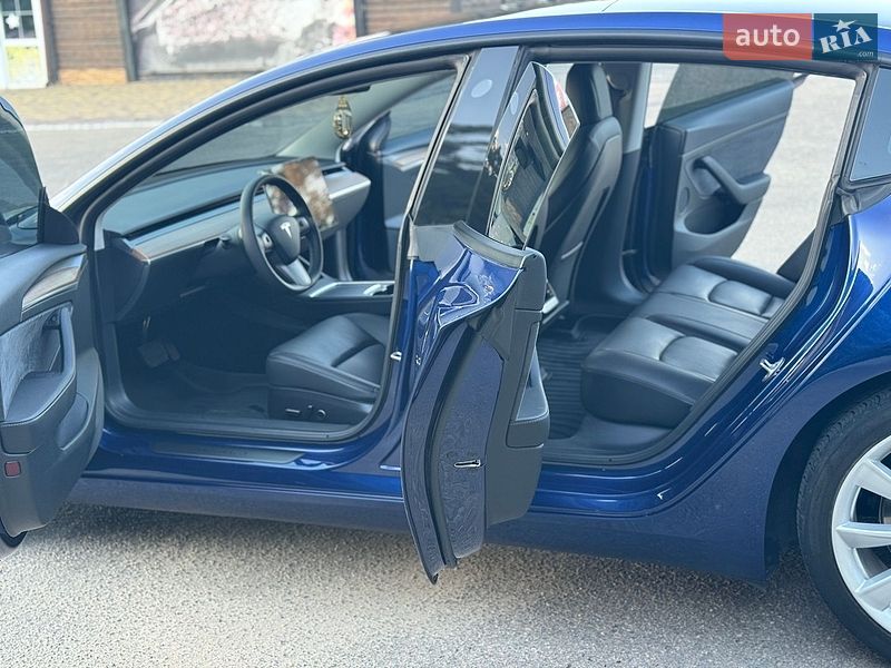 Седан Tesla Model 3 2022 в Кропивницькому