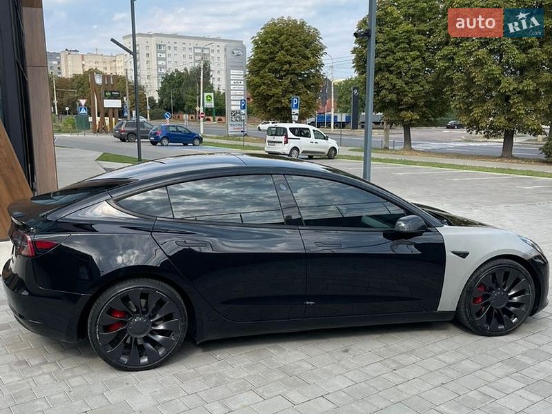 Седан Tesla Model 3 2023 в Луцке