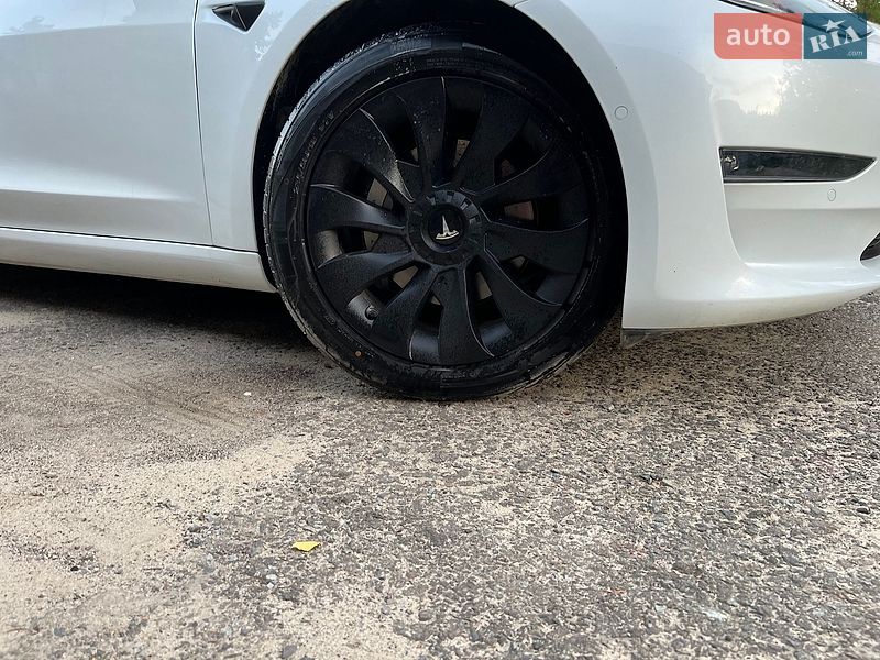 Седан Tesla Model 3 2021 в Львові