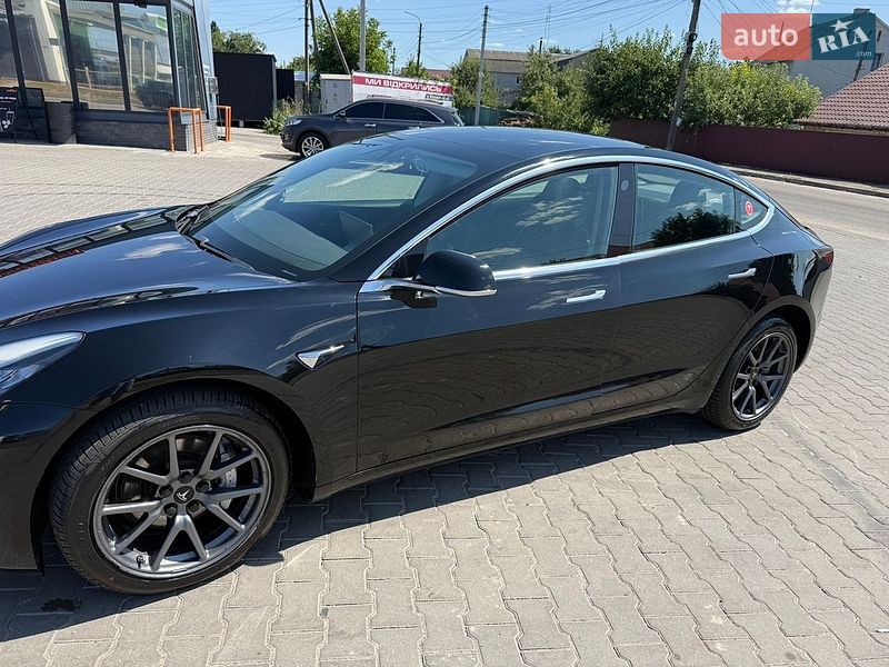 Седан Tesla Model 3 2019 в Киеве
