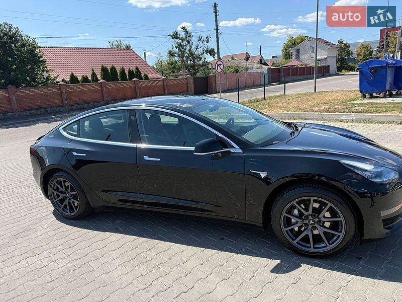 Седан Tesla Model 3 2019 в Киеве