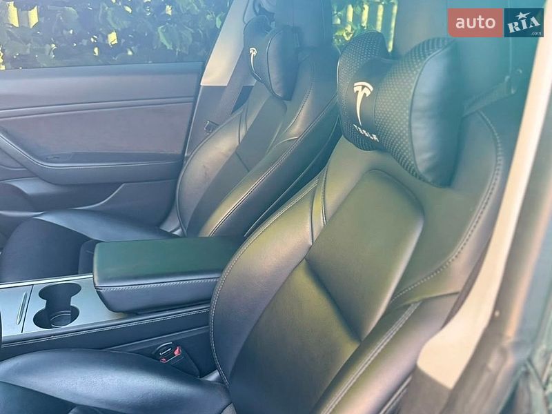 Седан Tesla Model 3 2021 в Томаковке