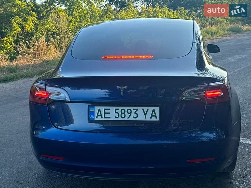 Седан Tesla Model 3 2021 в Томаковке