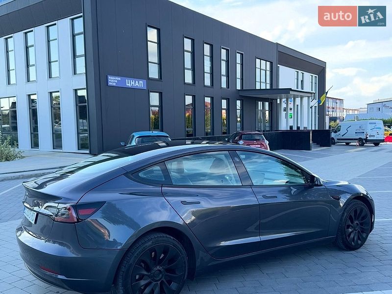 Седан Tesla Model 3 2022 в Львове