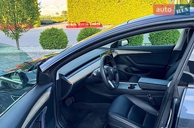 Седан Tesla Model 3 2022 в Львове