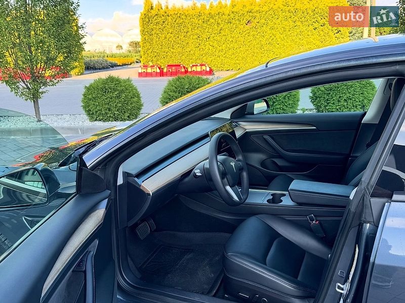 Седан Tesla Model 3 2022 в Львове