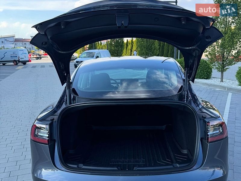 Седан Tesla Model 3 2022 в Львове
