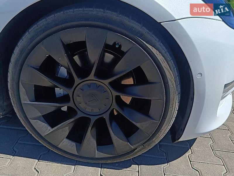 Седан Tesla Model 3 2020 в Киеве