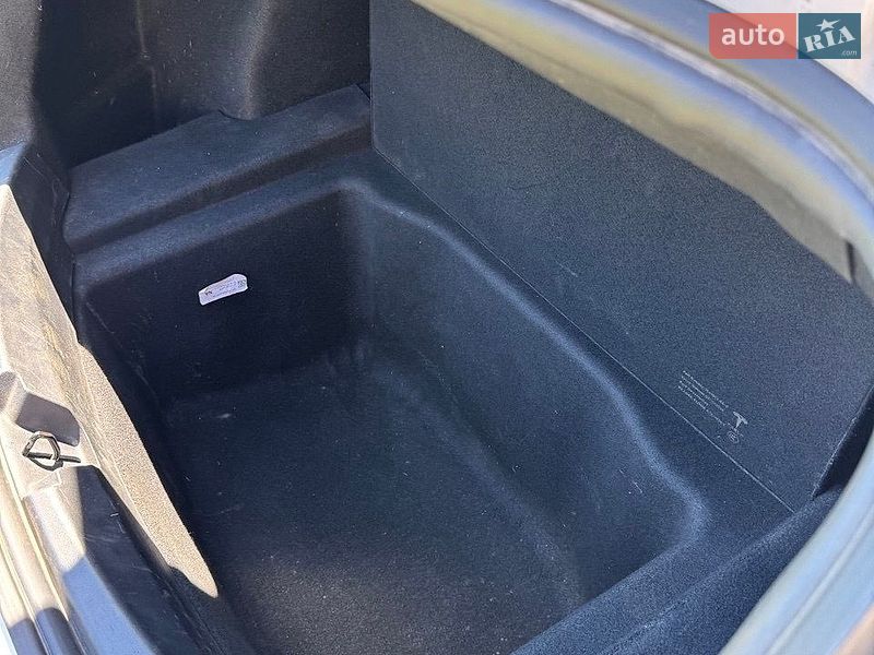Седан Tesla Model 3 2020 в Киеве