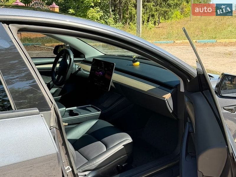 Седан Tesla Model 3 2022 в Сарнах