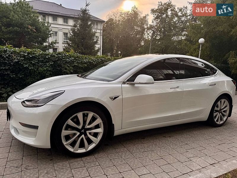 Tesla Model 3 2020