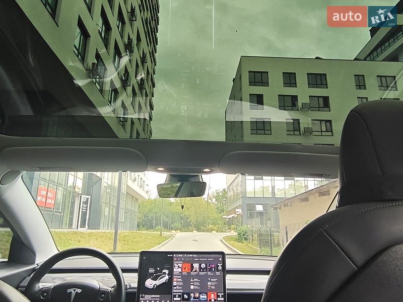 Седан Tesla Model 3 2020 в Львове
