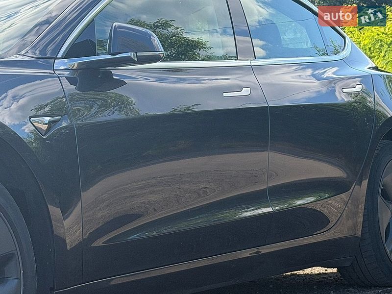 Седан Tesla Model 3 2019 в Ровно