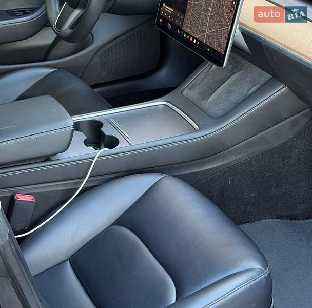 Седан Tesla Model 3 2019 в Ровно