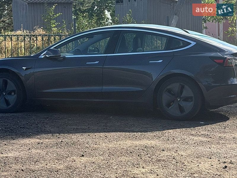 Седан Tesla Model 3 2019 в Ровно