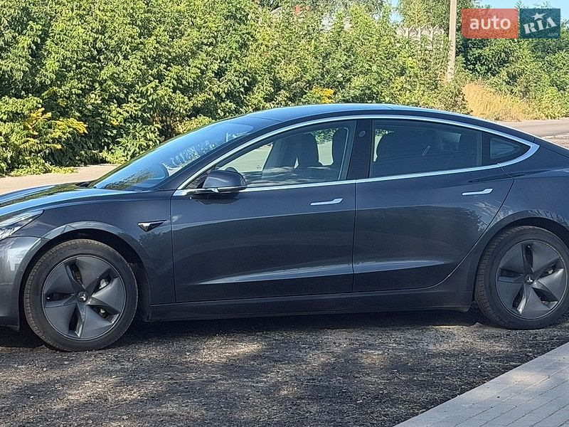 Седан Tesla Model 3 2019 в Ровно