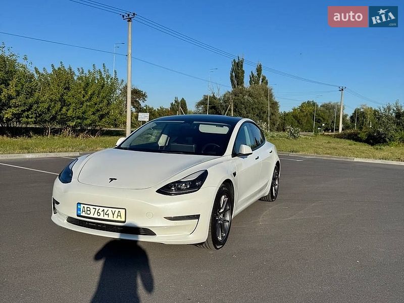 Седан Tesla Model 3 2022 в Виннице