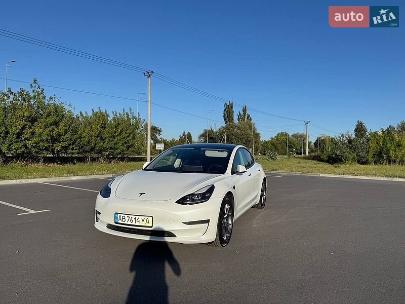 Седан Tesla Model 3 2022 в Виннице
