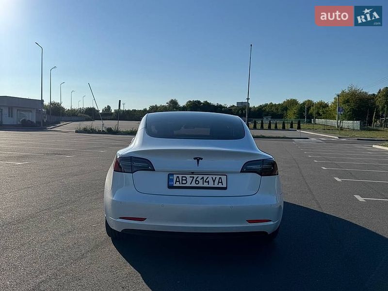 Седан Tesla Model 3 2022 в Виннице