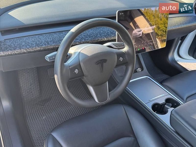 Седан Tesla Model 3 2022 в Виннице