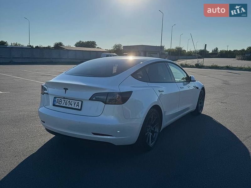 Седан Tesla Model 3 2022 в Виннице