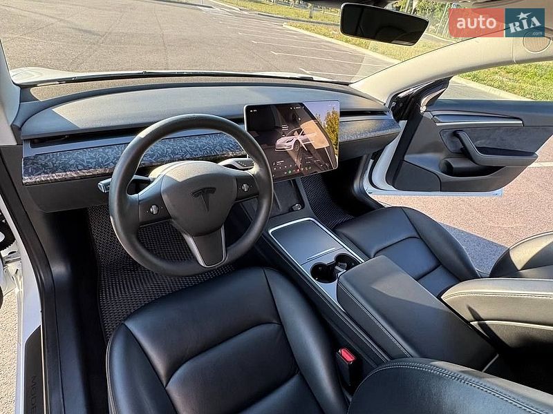 Седан Tesla Model 3 2022 в Виннице