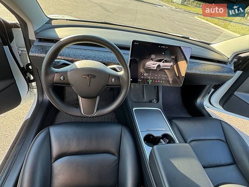Седан Tesla Model 3 2022 в Виннице
