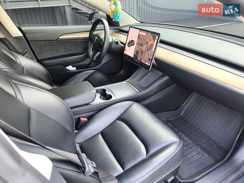 Седан Tesla Model 3 2021 в Бородянці