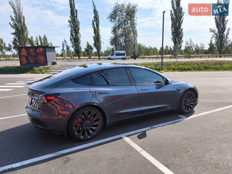 Седан Tesla Model 3 2021 в Бородянці