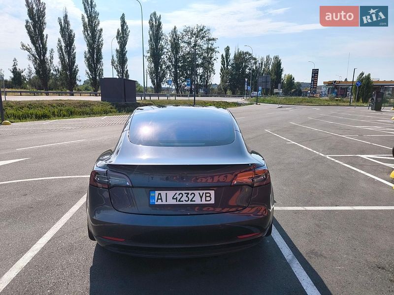 Седан Tesla Model 3 2021 в Бородянці