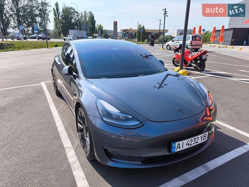 Седан Tesla Model 3 2021 в Бородянці